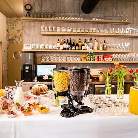 Hotell B&b, Reception 24 7, 800m Od-from R1, Free Parking