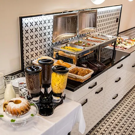 B&b, Reception 24 7, 800m Od-from R1, Free Parking Hotel