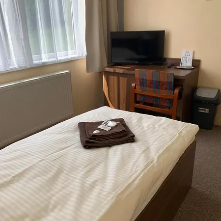 B&b, Reception 24 7, 800m Od-from R1, Free Parking Hotell Banská Bystrica