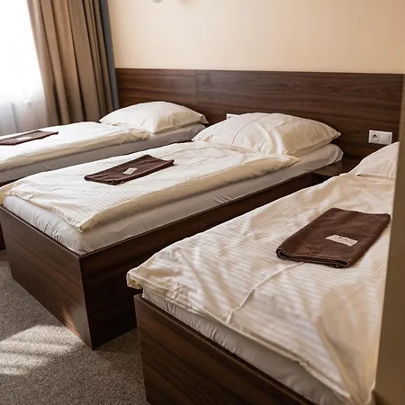 Hotel B&b, Reception 24 7, 800m Od-from R1, Free Parking Banska Bystrica