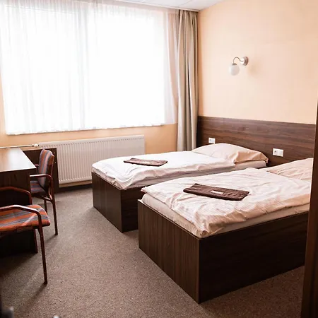 Hotel B&b, Reception 24 7, 800m Od-from R1, Free Parking