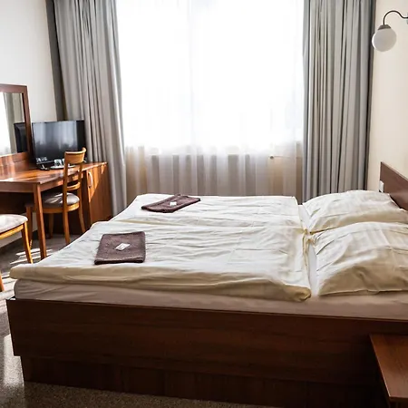 B&b, Reception 24 7, 800m Od-from R1, Free Parking 酒店 班斯卡-比斯特里察