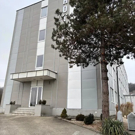 B&b, Reception 24 7, 800m Od-from R1, Free Parking Banska Bystrica