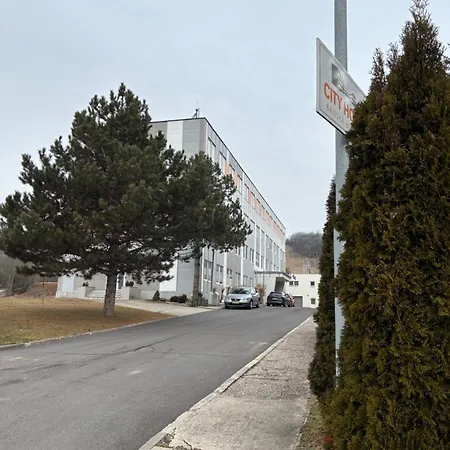 Hotel B&b, Reception 24 7, 800m Od-from R1, Free Parking Banská Bystrica