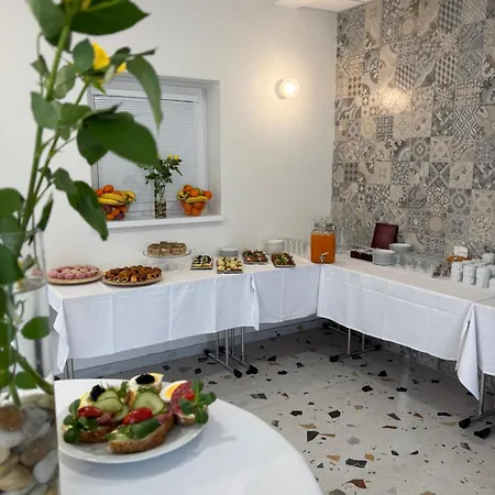 Hotel B&b, Reception 24 7, 800m Od-from R1, Free Parking