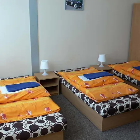 Hotell B&b, Reception 24 7, 800m Od-from R1, Free Parking