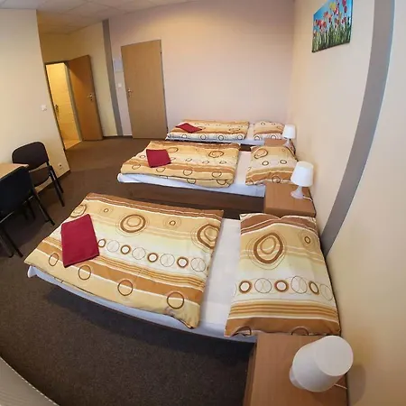 酒店 B&b, Reception 24 7, 800m Od-from R1, Free Parking 班斯卡-比斯特里察