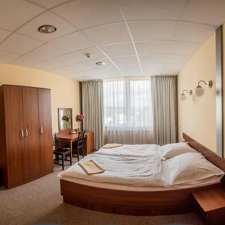 酒店 B&b, Reception 24 7, 800m Od-from R1, Free Parking 班斯卡-比斯特里察
