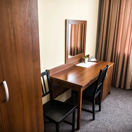 Hotell B&b, Reception 24 7, 800m Od-from R1, Free Parking Banská Bystrica