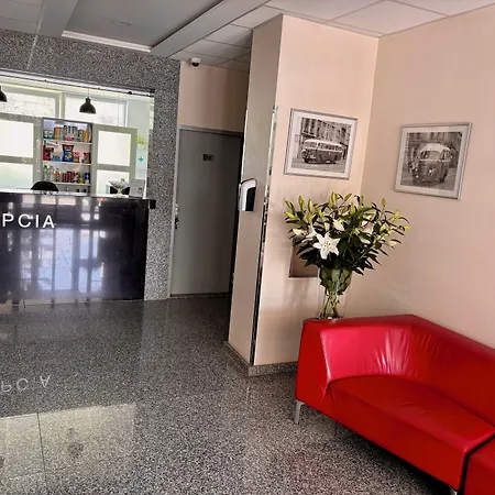 B&b, Reception 24 7, 800m Od-from R1, Free Parking 酒店 3*