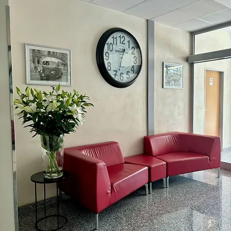 B&b, Reception 24 7, 800m Od-from R1, Free Parking 酒店 班斯卡-比斯特里察
