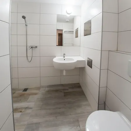 Hotell B&b, Reception 24 7, 800m Od-from R1, Free Parking