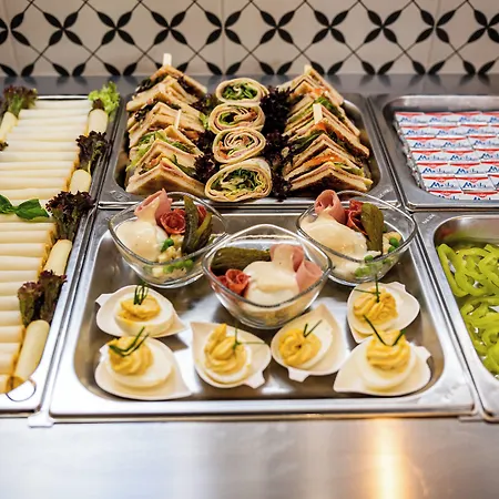 B&b, Reception 24 7, 800m Od-from R1, Free Parking Hotell