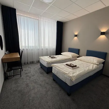 B&b, Reception 24 7, 800m Od-from R1, Free Parking 酒店 班斯卡-比斯特里察
