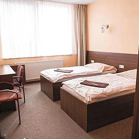 Hotel B&b, Reception 24 7, 800m Od-from R1, Free Parking