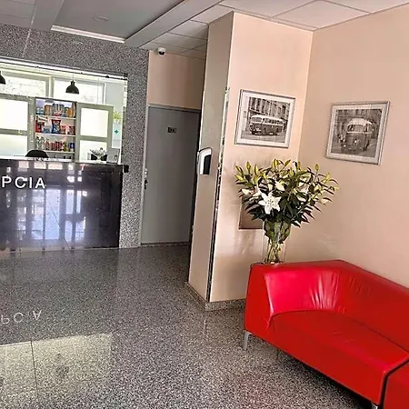 B&b, Reception 24 7, 800m Od-from R1, Free Parking מלון