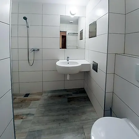 מלון B&b, Reception 24 7, 800m Od-from R1, Free Parking באנסקה ביסטריצה