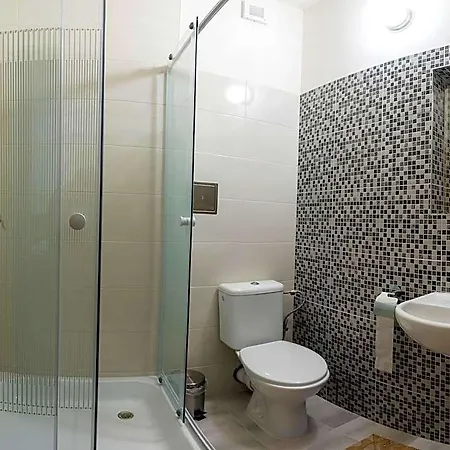 B&b, Reception 24 7, 800m Od-from R1, Free Parking 3* באנסקה ביסטריצה