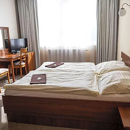 Hotel B&b, Reception 24 7, 800m Od-from R1, Free Parking Bańska Bystrzyca