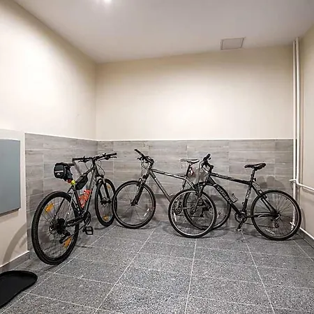 Hotel B&b, Reception 24 7, 800m Od-from R1, Free Parking