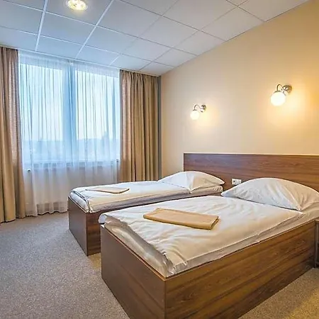 Hotel B&b, Reception 24 7, 800m Od-from R1, Free Parking