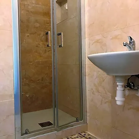B&b, Reception 24 7, 800m Od-from R1, Free Parking 3*