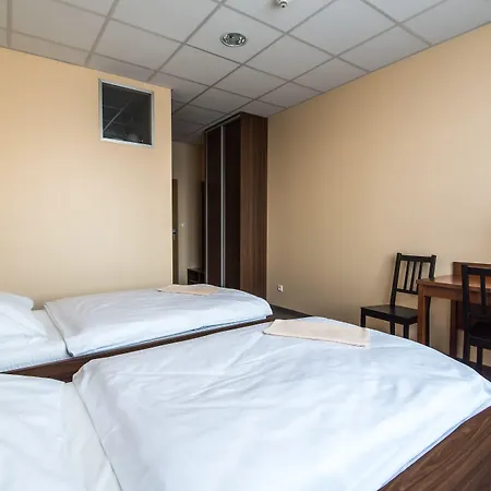 מלון B&b, Reception 24 7, 800m Od-from R1, Free Parking