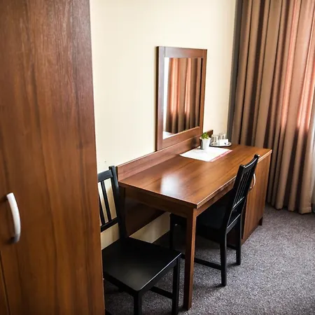 B&b, Reception 24 7, 800m Od-from R1, Free Parking Hotel