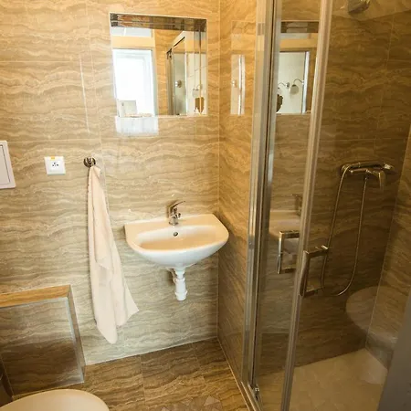 B&b, Reception 24 7, 800m Od-from R1, Free Parking 3*