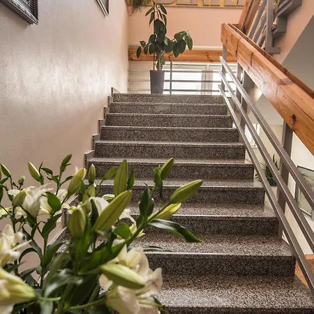 Hotel B&b, Reception 24 7, 800m Od-from R1, Free Parking 3*