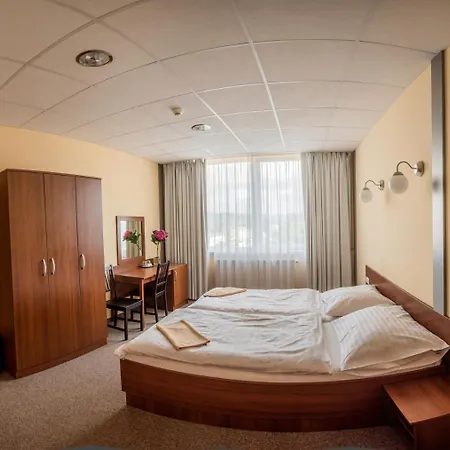 B&b, Reception 24 7, 800m Od-from R1, Free Parking Hotel 3*