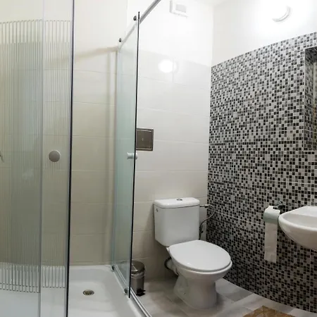 B&b, Reception 24 7, 800m Od-from R1, Free Parking 酒店 班斯卡-比斯特里察