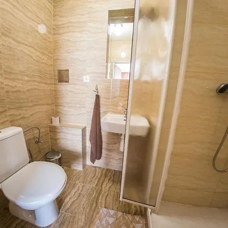 Hotel B&b, Reception 24 7, 800m Od-from R1, Free Parking 3*