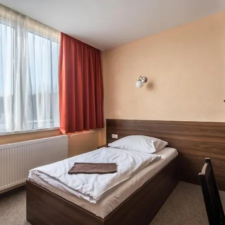 Hotel B&b, Reception 24 7, 800m Od-from R1, Free Parking Banska Bystrica