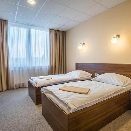 Hotell B&b, Reception 24 7, 800m Od-from R1, Free Parking